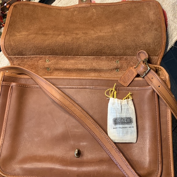 Vintage Leather COACH Briefcase. Messenger Bag. British Tan. - Picture 7 of 10